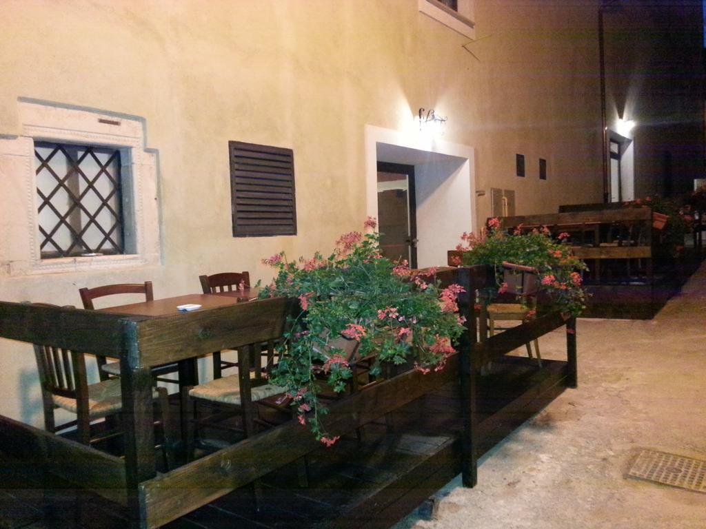 B&B Il Vicoletto ลาควิลา ภายนอก รูปภาพ