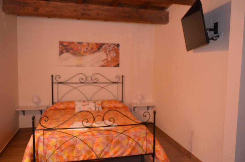 B&B Il Vicoletto ลาควิลา ภายนอก รูปภาพ